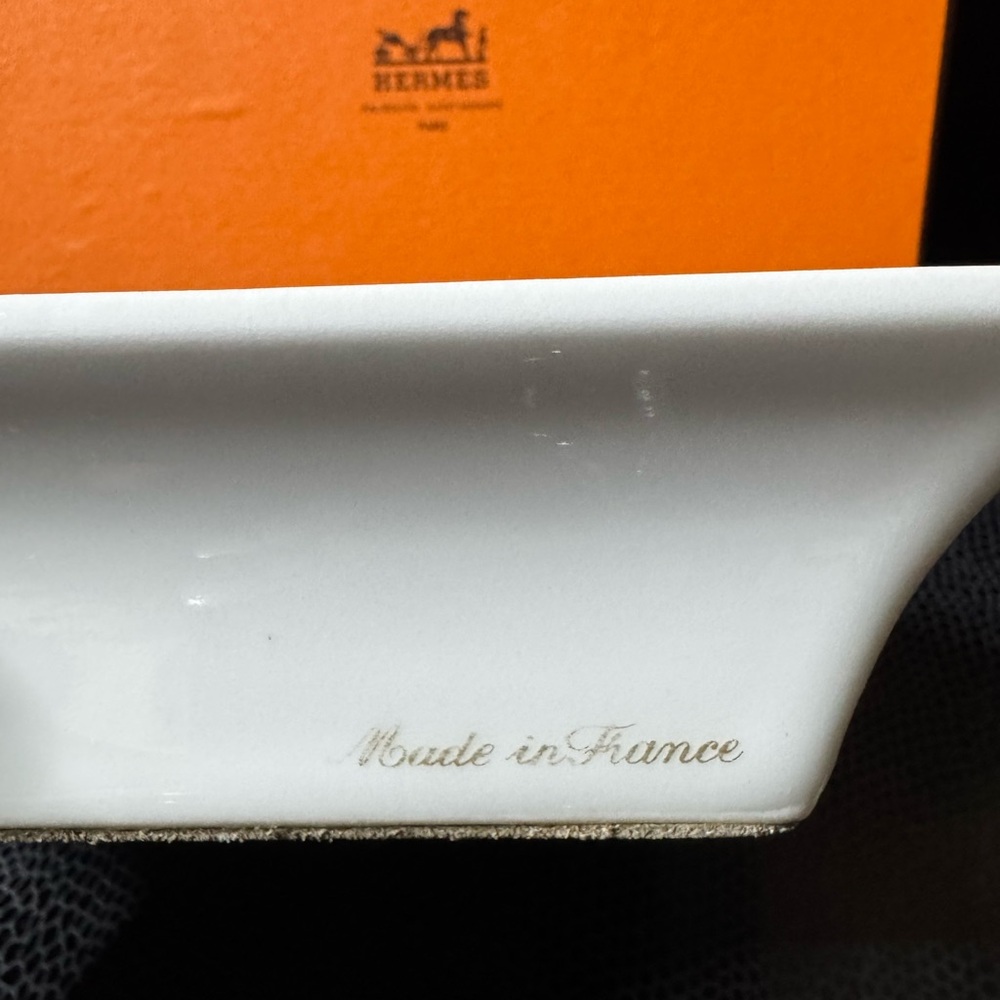 🔥VINTAGE🔥 Hermes White Ceramic Ashtray - Picture 6 of 7